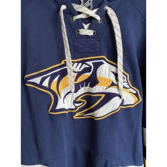 Women's NHL Predators sweatshirt/hoodie Size medium - Picture 3 of 4